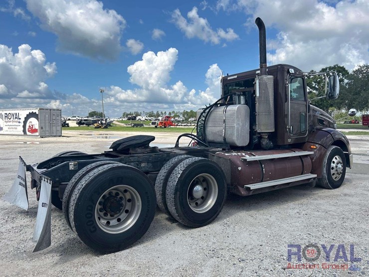 2014-peterbilt-384-image-3