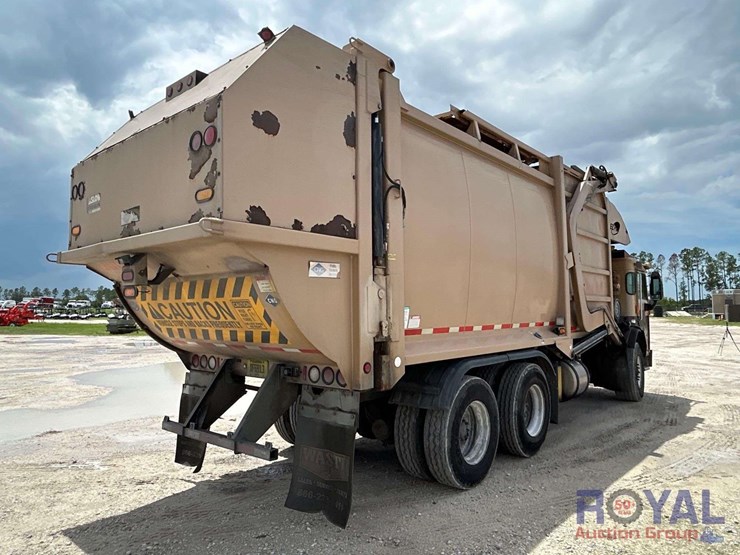 2015-peterbilt-320-image-3