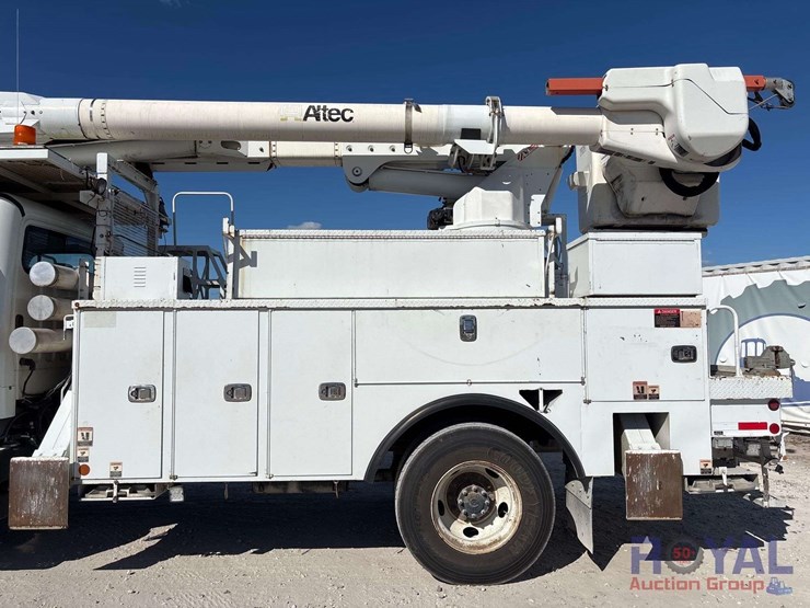 2016-freightliner-m2-106-4x4-altec-bucket-truck-image-35
