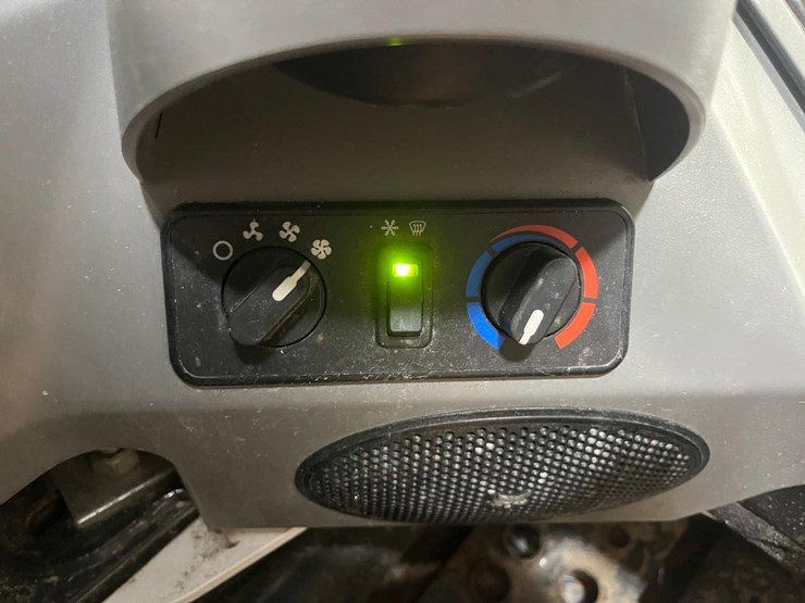 2023-bobcat-s650-image-29