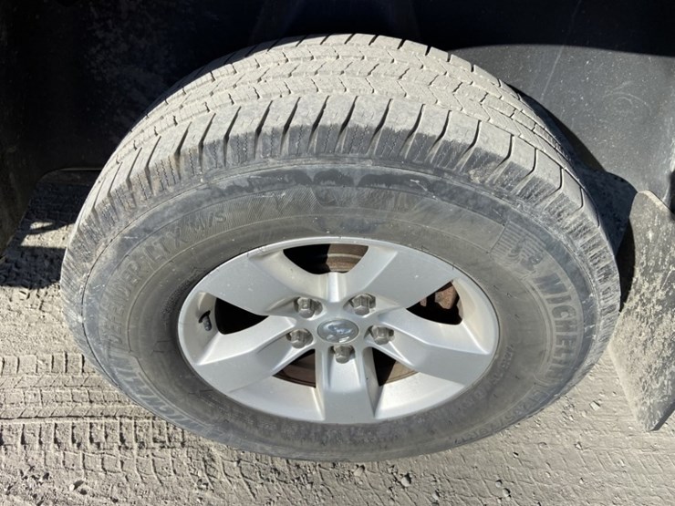 2015-dodge-ram-crew-cab-4wd-pickup-image-29