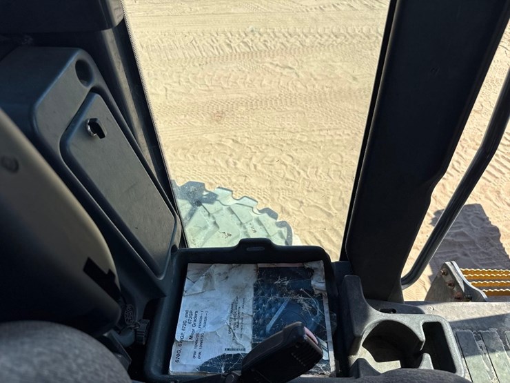 2014-deere-672g-image-29