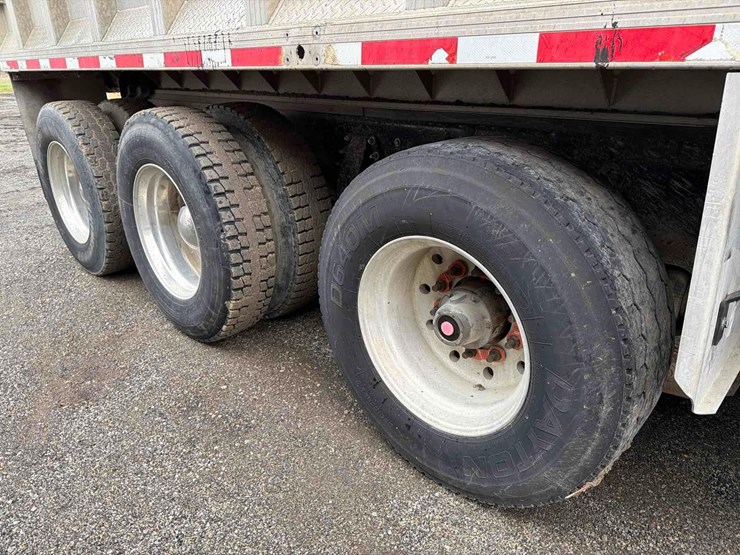 2003-peterbilt-357-image-10