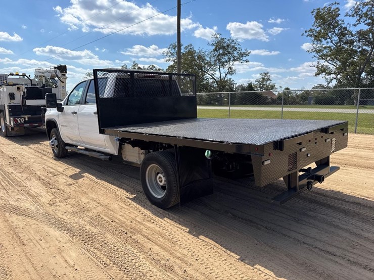 2020-chevrolet-silverado-3500-image-2