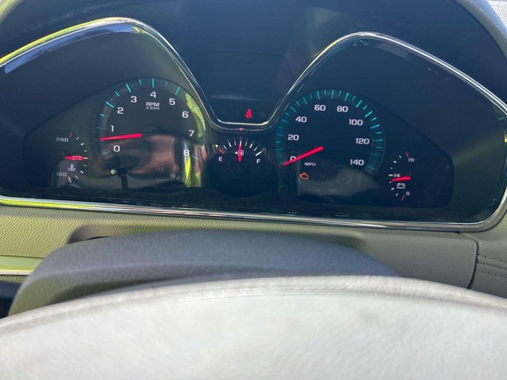 2017-chevrolet-traverse-ls-image-12