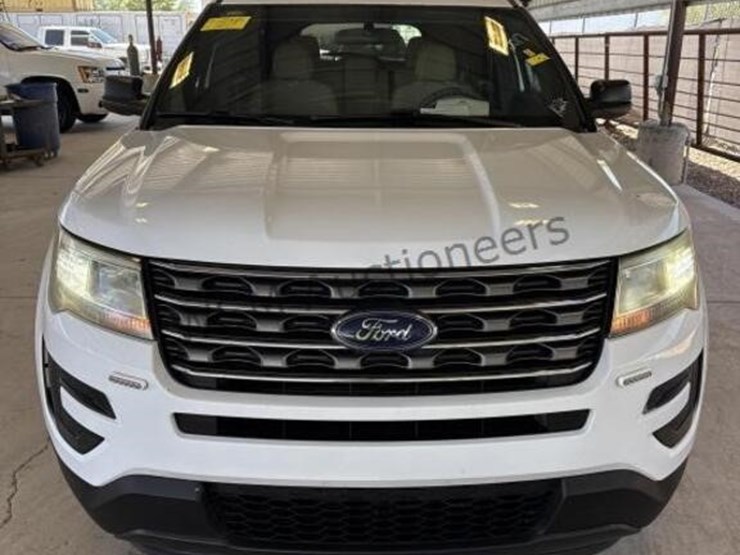 2017-ford-explorer-image-3