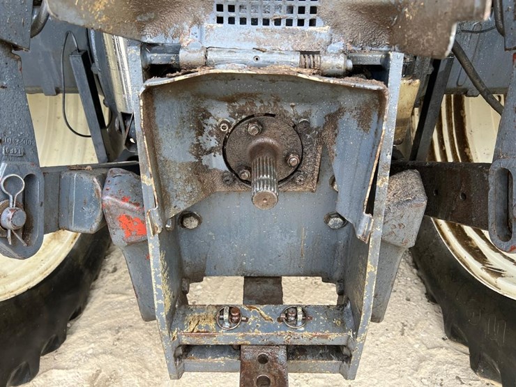 new-holland-tm150-image-15