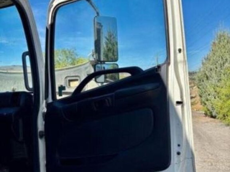 2010-hino-258-image-82