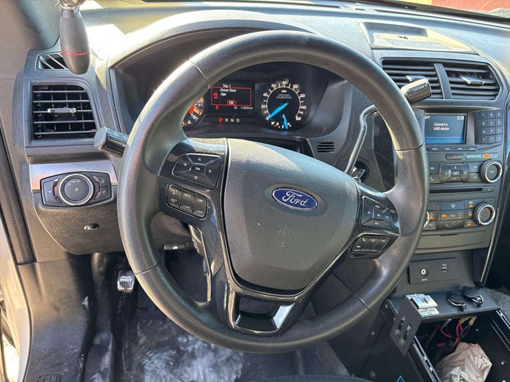 2018-ford-explorer-image-13