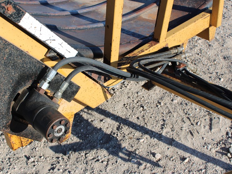 #2094-•-#2094-bf-5000-pull-type-round-bale-unroller-image-24