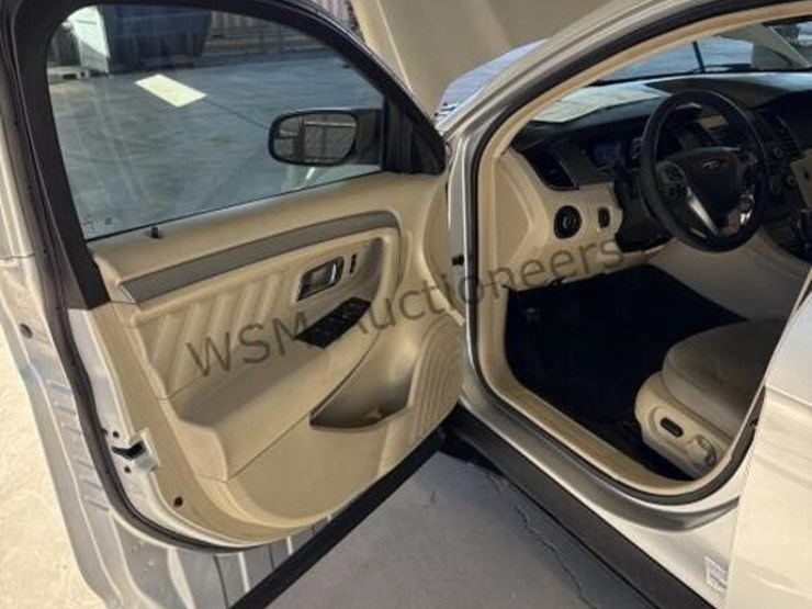 2016-ford-taurus-se-sdn-image-21