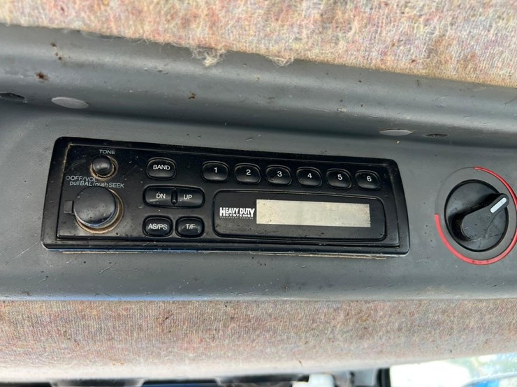 new-holland-tm150-image-37