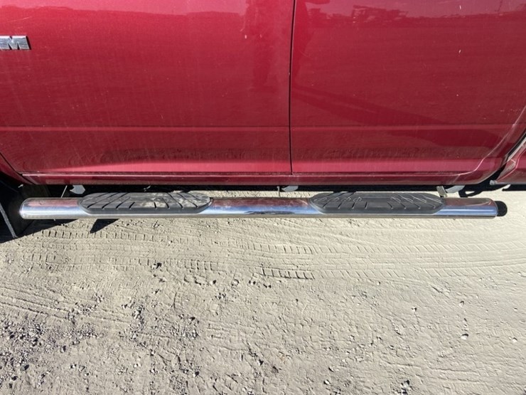 2015-dodge-ram-crew-cab-4wd-pickup-image-27