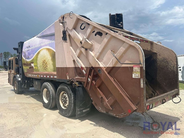 2012-crane-carrier-low-entry-t/a-rear-loader-garbage-truck-image-4