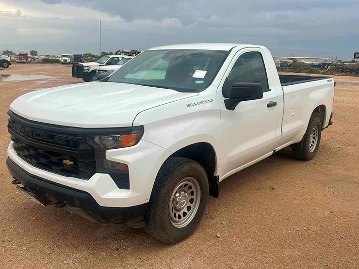 2022-chevrolet-silverado-1500-image-1