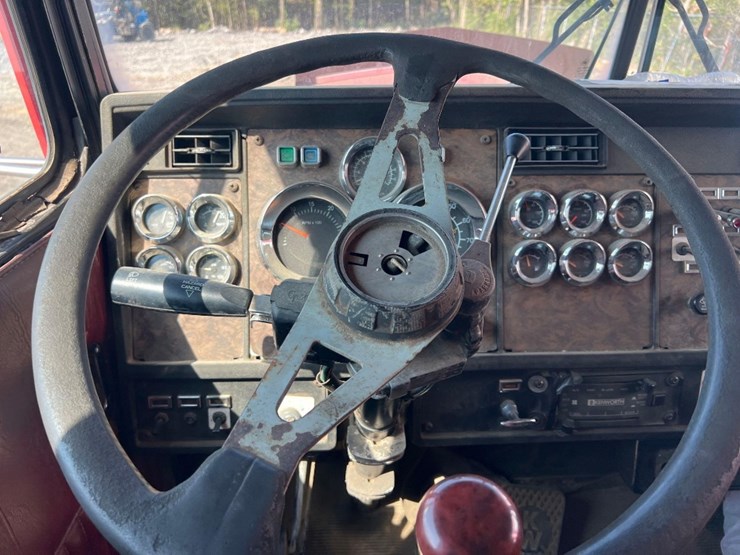 kenworth-t/a-day-cab-road-tractor-image-29