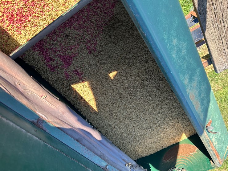 #32236-•-nammoc-levee-squeeze-w/marliss-levee-seeder-image-24