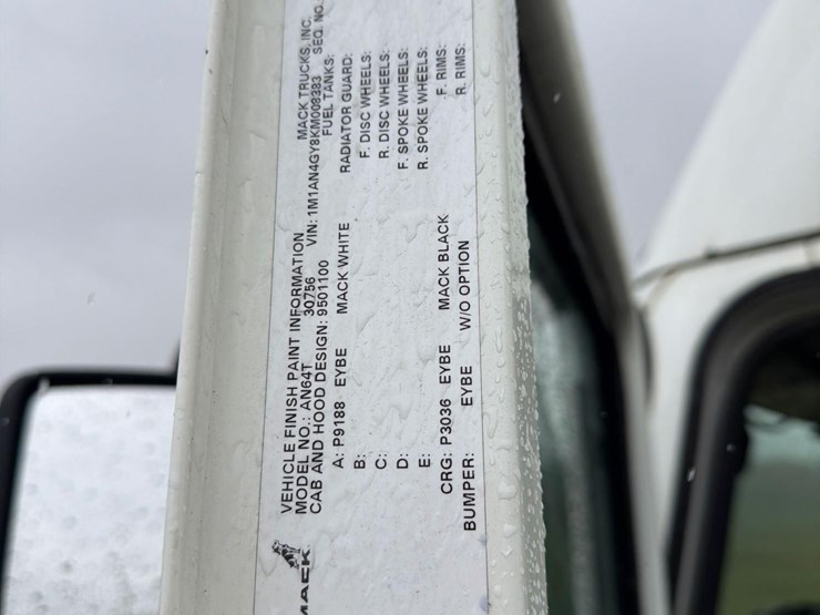 2019-mack-anthem-64t-image-21