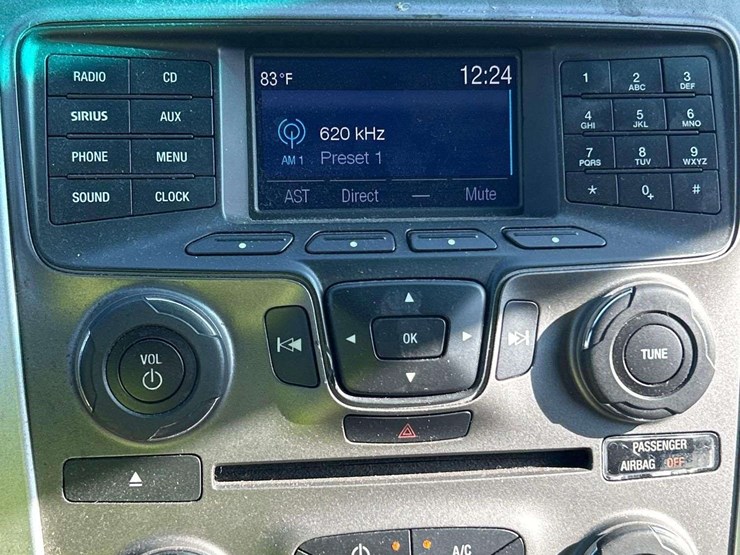 2015-ford-explorer-image-18