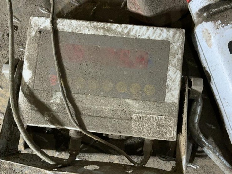 #165-•-trailer-hitch,-tires,-and-assorted-parts-image-27