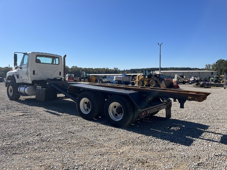 2012-international-7600-image-8