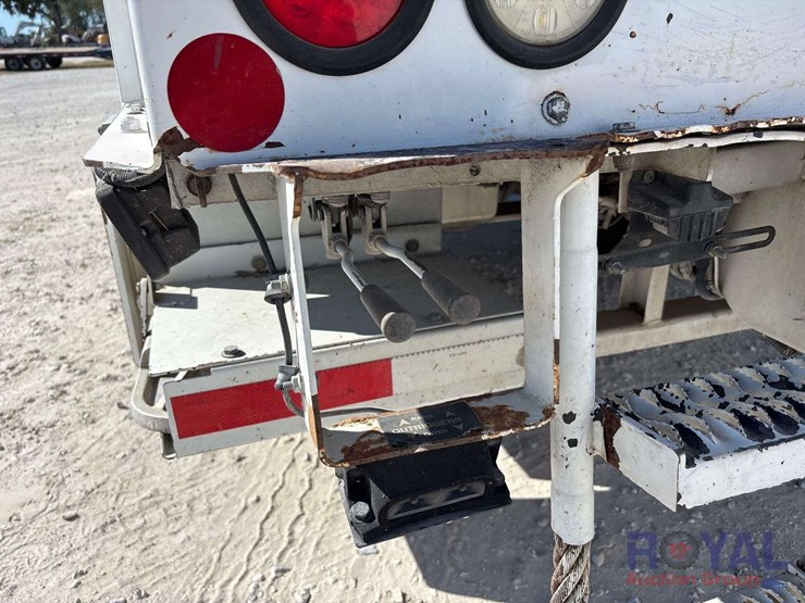 2016-freightliner-m2-106-4x4-altec-bucket-truck-image-38