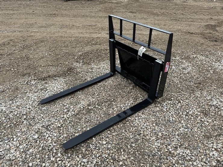 kivel--42"-skid-steer-pallet-forks-image-1