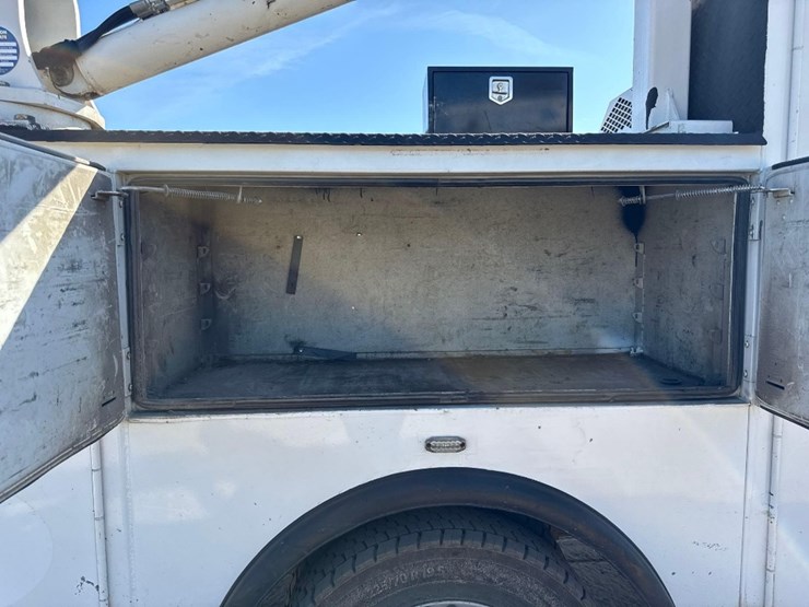 2017-ford-f550-xl-image-18