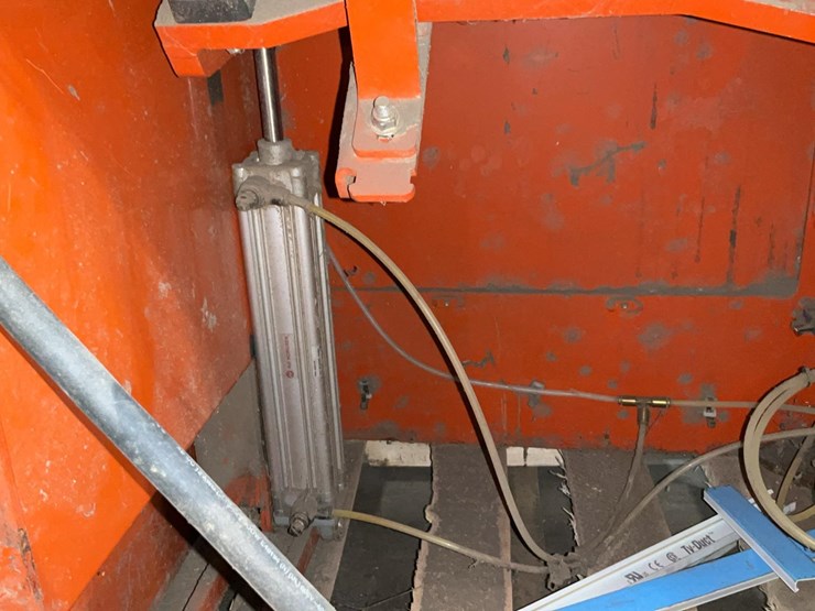 #132-•-wood-mizer-pc100-chop-saw-image-6