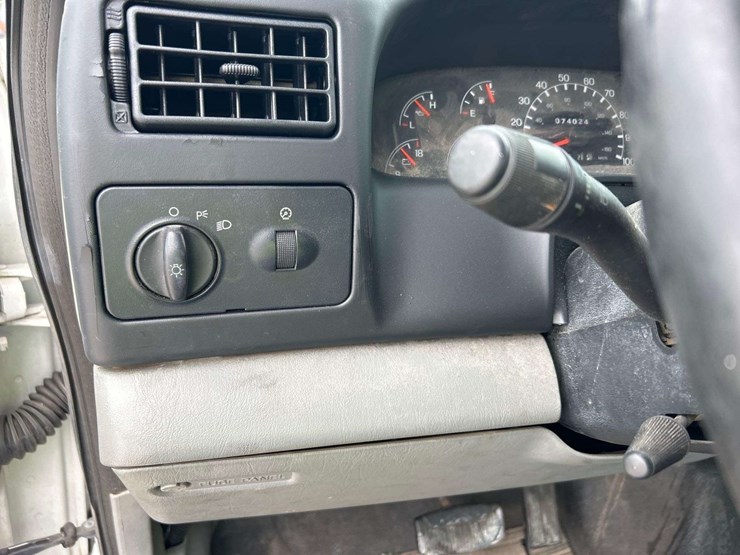 2006-ford-f650-image-13