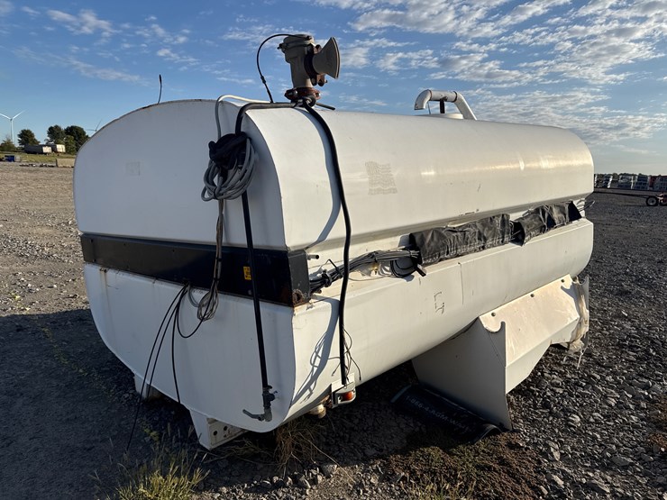 #5024-•-agm-agmc9l-~2000gal-water-tank-truck-bed-inv#-5024-image-1