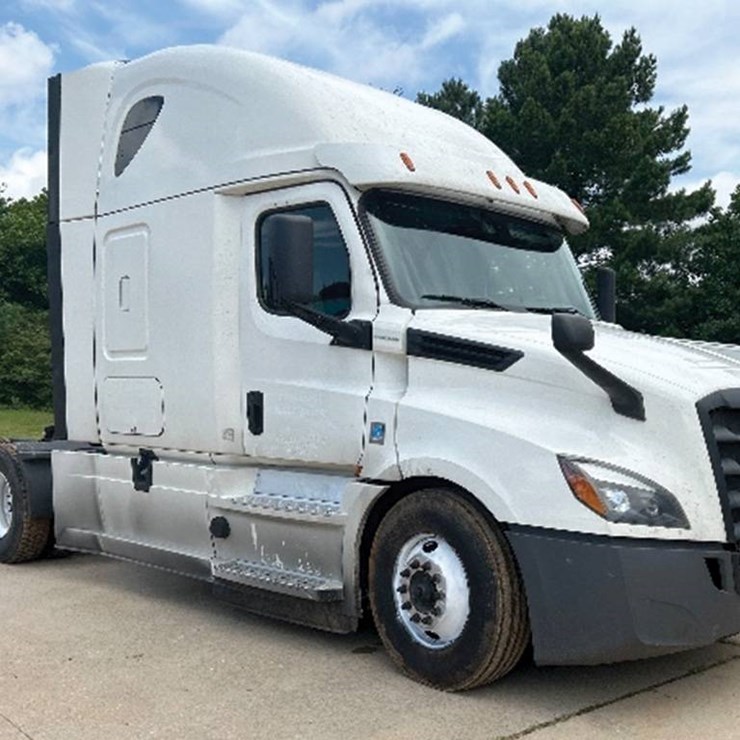 2020 FREIGHTLINER CASCADIA 126