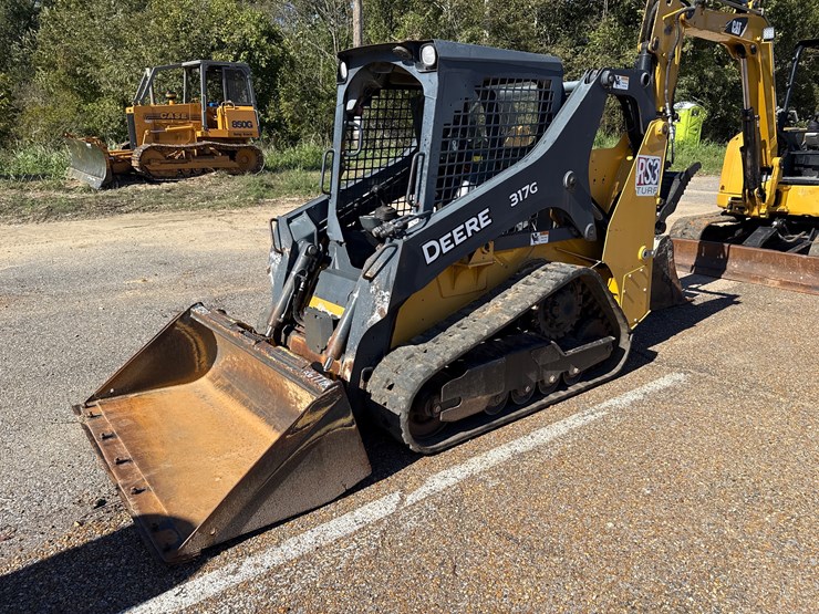deere-317g-image-3