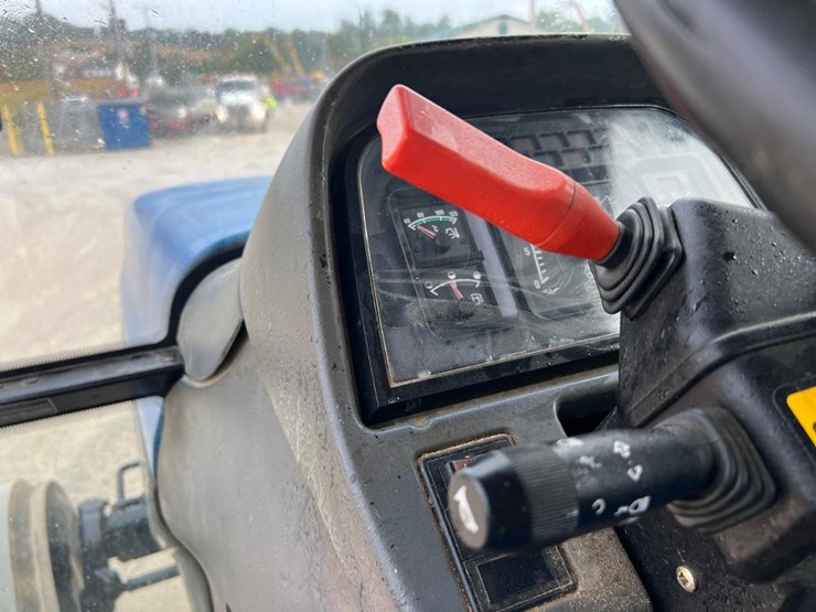 new-holland-tm150-image-26