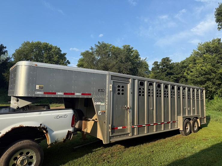 2010-wilson-livestock-trailer-image-1