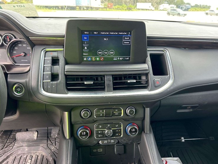 2023-chevrolet-tahoe-image-18