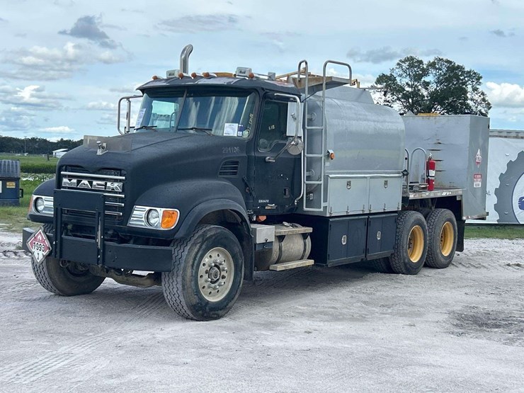 2004-mack-cv713-granite-fuel-and-lube-truck-image-1