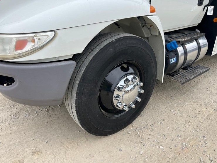 2017-international-durastar-4300-image-9