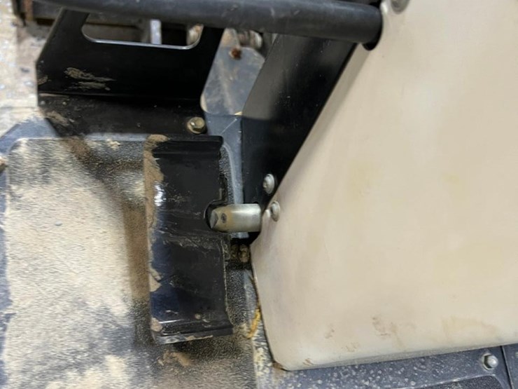 2022-bobcat-e10-image-28