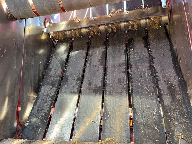 2013-new-holland-br7070-image-14