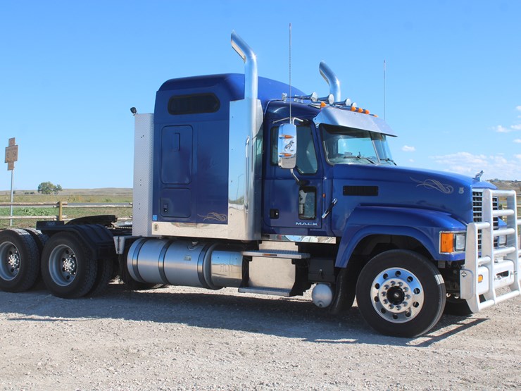 #2045-•-#2045--2013-mack-chu613-semi-tractor-image-4
