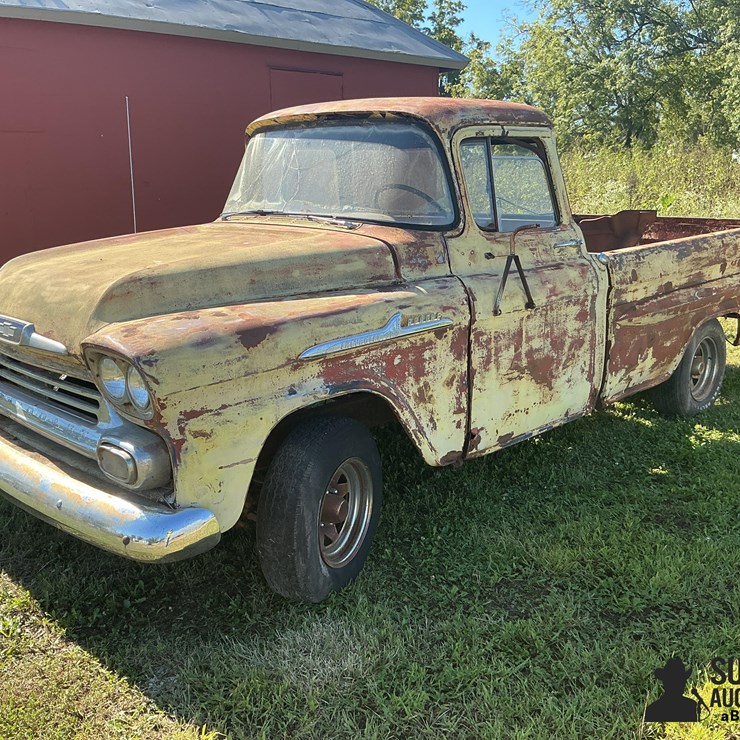 1958 CHEVROLET APACHE