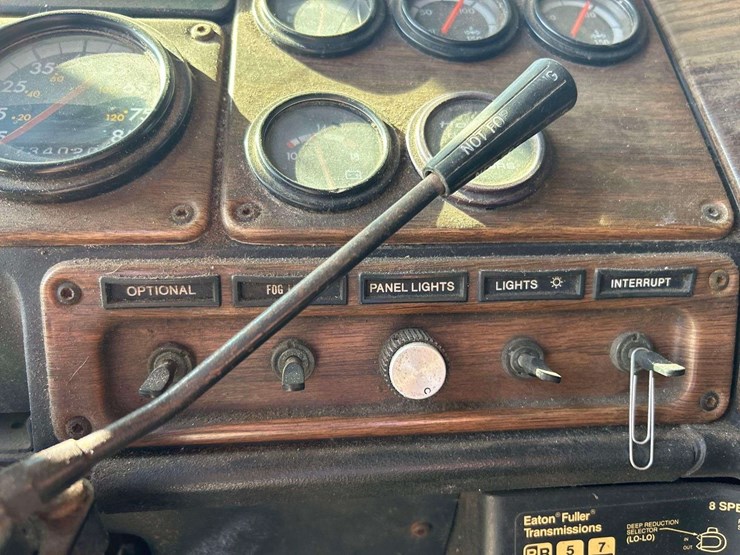 1996-freightliner-fld112sd-t/a-dump-truck-image-17