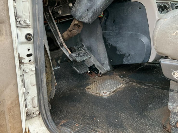 2004-mack-chn613-image-23