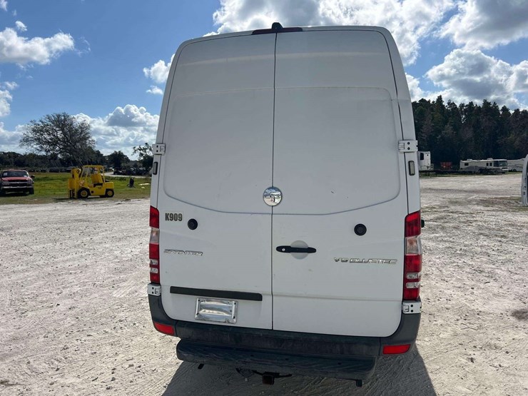 2015-freightliner-sprinter-3500-image-23