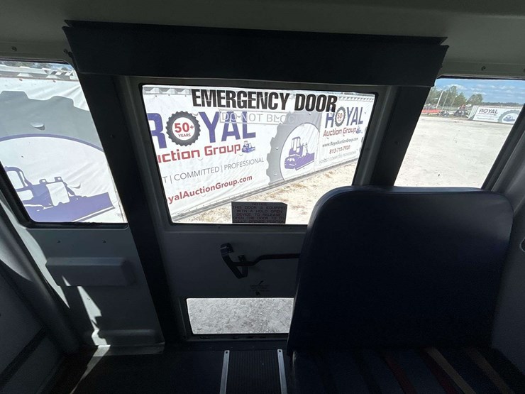 2008-freightliner-b2-image-27