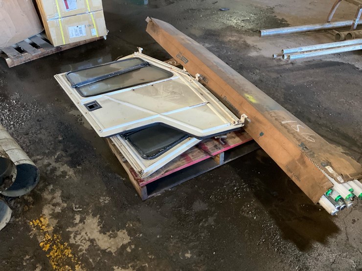 #186-•-forklift-doors-and-light-bulbs-image-2