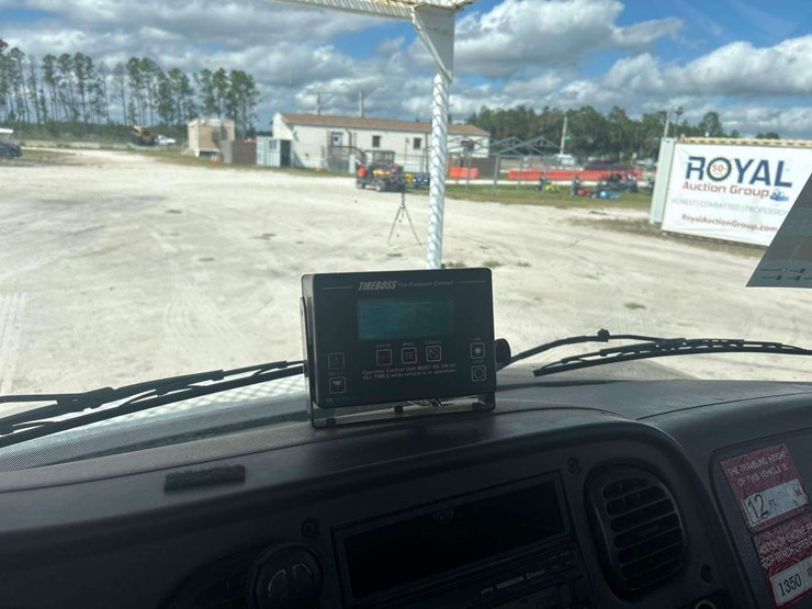 2016-freightliner-m2-106-altec-am50-50ft-bucket-truck-image-17