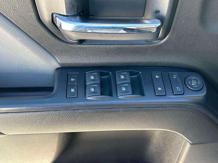 2018-chevrolet-1500-image-10