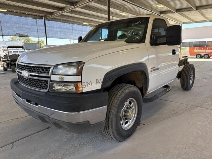 2005-chevrolet-silverado-2500hd-image-4